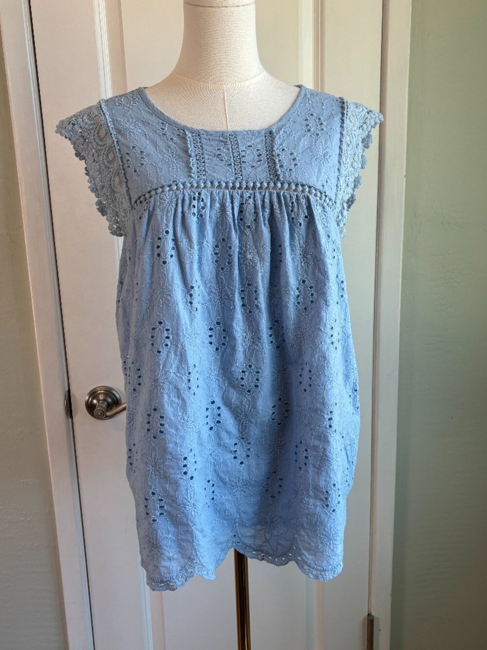 Bundle 2/$30! Knox Rose Blue Eyelet Embroidered Sleeveless Blouse M Cottagecore